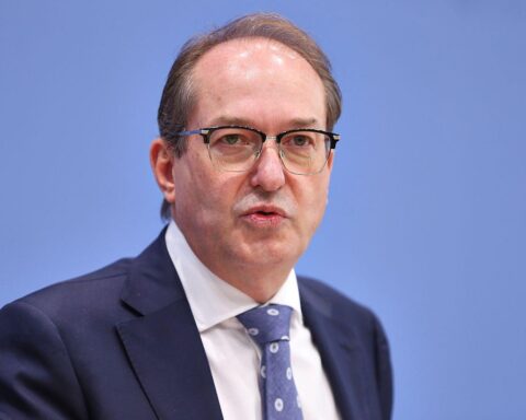 Alexander Dobrindt spricht über Cybersicherheit; Kritik am "Cyberdome"-Projekt durch Manuel Atug.