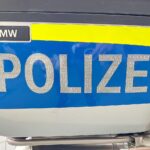 Polizei bei Durchsuchung: Festnahme eines Mannes wegen Darknet-Plattformen mit kinderpornografischen Inhalten.