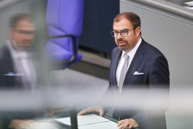 Außenstaatsminister startet Debatte über hybride Vergeltung