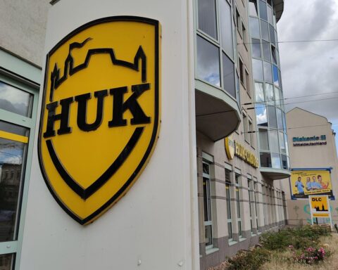 Klaus-Jürgen Heitmann warnt vor steigenden Kosten und Herausforderungen in der Automobilbranche.