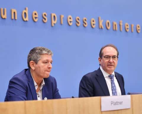 Präsentation des BSI-Lageberichts 2025 zur Cybersicherheit in Deutschland, Minister Dobrindt anwesend.