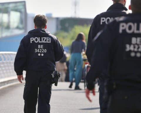 Steffen Krach und Martin Hikel im Einsatz gegen Clan-Kriminalität in Berlin.