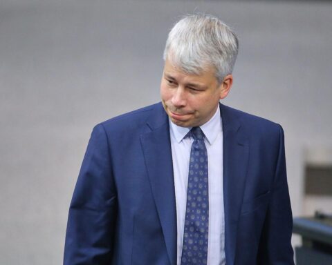 Steffen Bilger bei Pressekonferenz, aufgerufen zu Kompromissen in der Koalition und Haushalt.