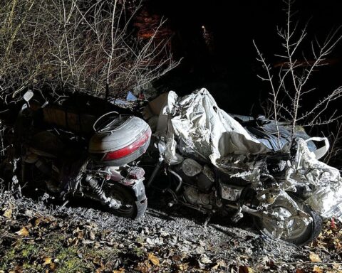 Brand beschädigte Fahrzeuge in Zweibrücken: zwei Motorräder, ein Auto, mindestens 2.000 Euro Schaden.