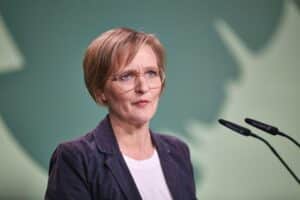 Franziska Brantner spricht über Generationengerechtigkeit und Freiwilligen-Register für Verteidigungsfähigkeiten.