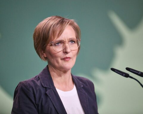 Franziska Brantner spricht über Generationengerechtigkeit und Freiwilligen-Register für Verteidigungsfähigkeiten.