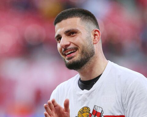 Deniz Undav feiert sein Tor für den VfB Stuttgart im Bundesliga-Spiel gegen Dortmund.