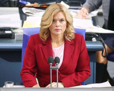 Julia Klöckner spricht über Koalitionsarbeit und den Wert von Einigungsfähigkeit in Berlin.