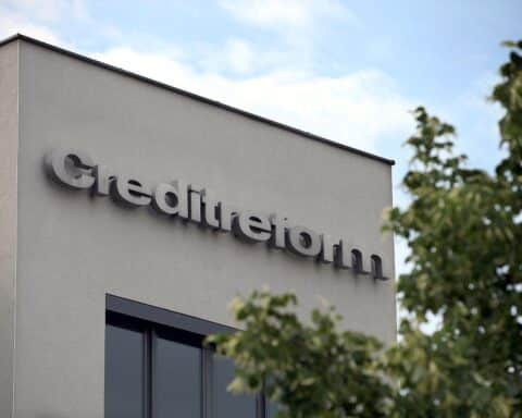 Ein besorgniserregendes Diagramm zu steigender Überschuldung in Deutschland und betroffenen Altersgruppen.