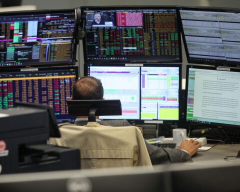 Frankfurter Börse mit Dax-Chart und Finanzmarktanalysen, umrahmt von geschäftigen Investoren und Aktienkursen.