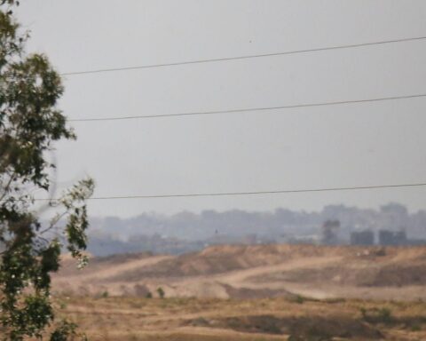 Blick von Israel auf den Gazastreifen, Symbol für den Nahostkonflikt und Friedensbemühungen.