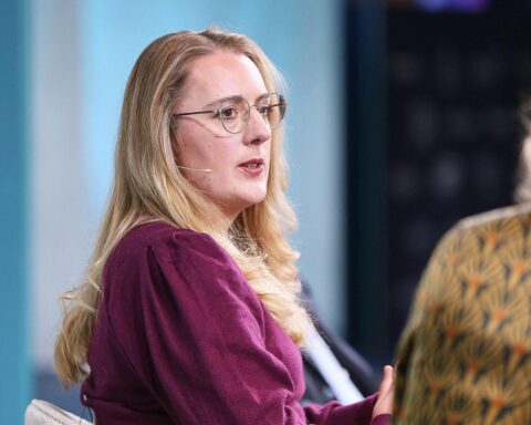 Katharina Dröge spricht gegen verpflichtendes Gesellschaftsjahr für junge Menschen, fördert Freiwilligkeit und Verantwortung.