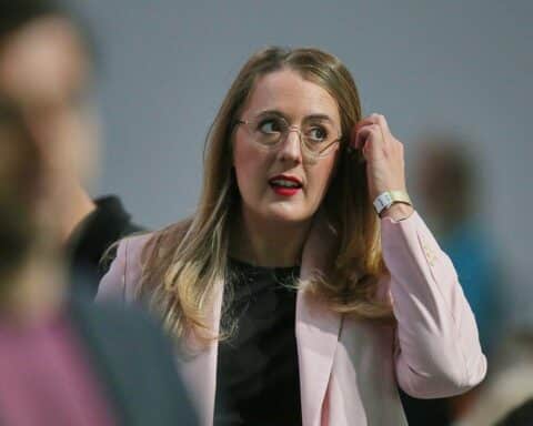 Katharina Dröge kritisiert die Bundesregierung für ihre Entscheidung gegen das Verbrenner-Aus.