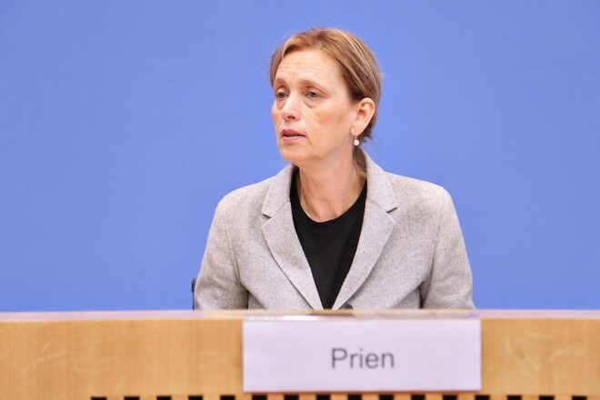 Familienministerin bei Alter für Social-Media-Verbot gesprächsbereit