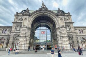 Nürnberger Hauptbahnhof: Gewaltsame Auseinandersetzung mit schwerer Körperverletzung und Festnahme.