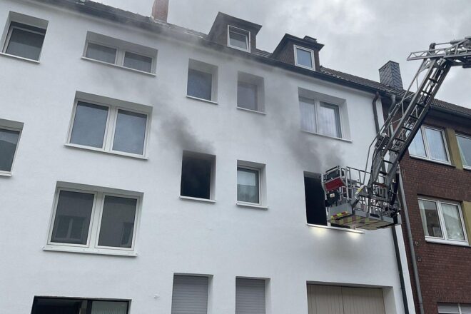 Feuerwehr löscht Wohnungsbrand in Gelsenkirchen-Bulmke-Hüllen