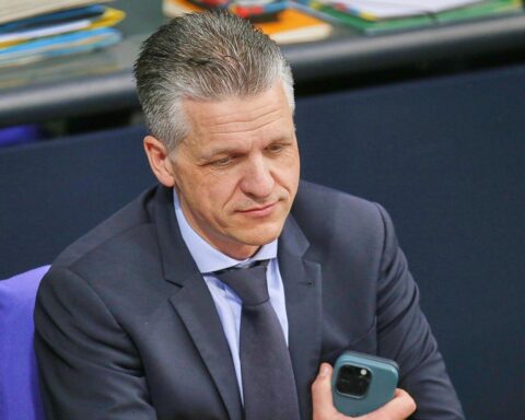 Thorsten Frei diskutiert verantwortungsvolles Vorgehen zum Rentenpaket im Koalitionsausschuss in Berlin.