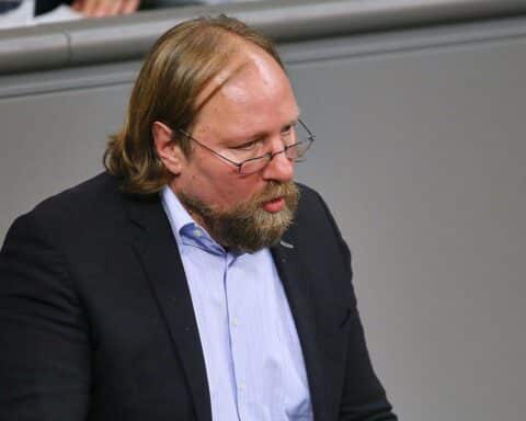 Anton Hofreiter kritisiert Merz' Bemerkungen über Brasilien beim G20-Gipfel in Südafrika.