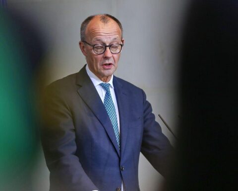 Luis Bobga und Henriette Held diskutieren Grüne Jugend, Mut zur politischen Klarheit und sozialer Wandel.