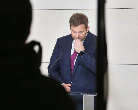 Lars Klingbeil in Berlin; Diskussion über China-Reise und außenpolitische Strategien der Bundesregierung.