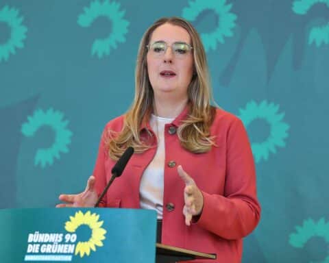 Katharina Dröge erklärt Rentenreformforderungen der Grünen im Bundestag, betont Generationengerechtigkeit.