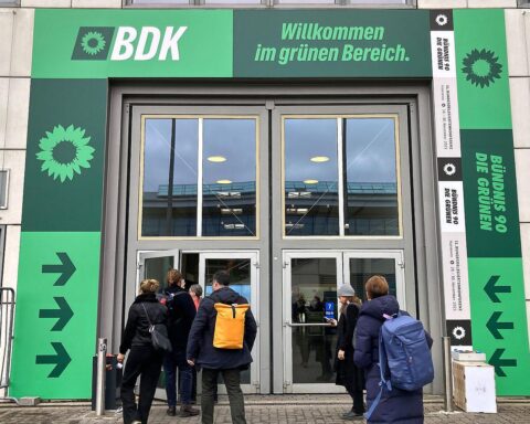 Delegierte diskutieren Klimaschutz, Energiepolitik und Außenpolitik am Grünen-Parteitag in Hannover.