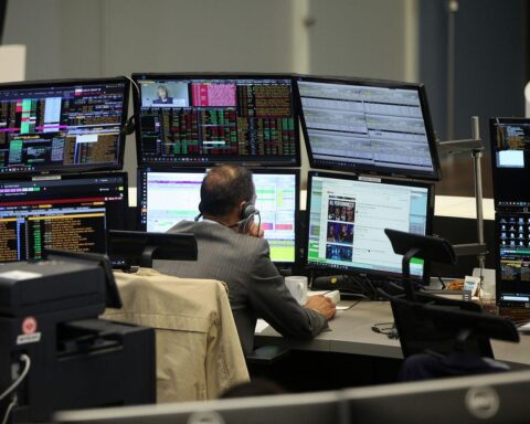 Dax gewinnt 1,6 Prozent, Commerzbank, Siemens Energy und Deutsche Bank starke Performer heute.