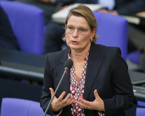 Stefanie Hubig, Bundesjustizministerin, setzt sich für härtere Strafen gegen Gewalttäter ein.