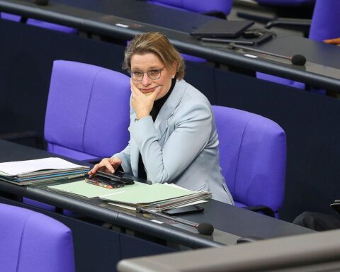 Bundesjustizministerin Stefanie Hubig spricht optimistisch über Rentenstreit und mögliche Lösungen bis Weihnachten.