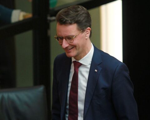 Hendrik Wüst triumphiert: CDU führt deutlich in Nordrhein-Westfalen wählerseitig vor Landtagswahl 2027.