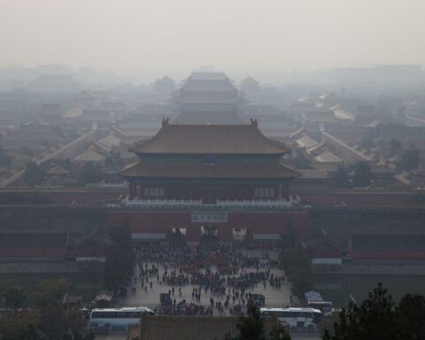 Menschen auf der Flucht, Abschiebung, China, Menschenrechte, Politik, Berlin, Menschenleben, Unsicherheit.