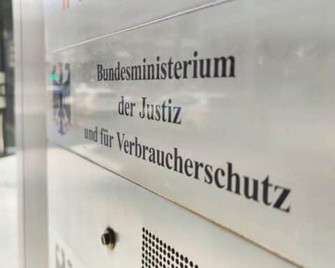 Bild zeigt Bundesjustizministerium, darunter Maßnahmen gegen häusliche Gewalt und Unterstützung für Betroffene.