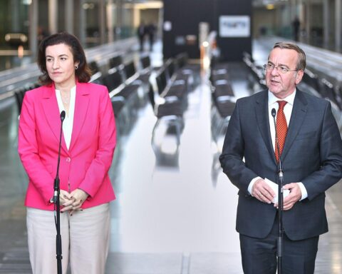 Bundesregierung präsentiert neue Weltraumsicherheitsstrategie für internationale Kooperation und Schutz im All.