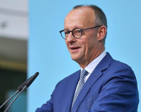 Friedrich Merz, CDU-Vorsitzender, diskutiert Senioren-Union und Geburtstag anstehend. Politische Einbindung betont.