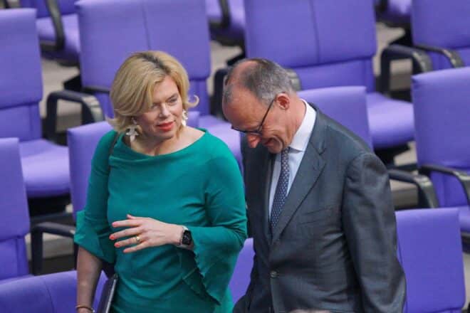 Klöckner verteidigt Merz in Stadtbild-Debatte