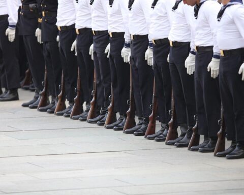 SPD-Generalsekretär lobt Einigung zur Wehrdienst-Reform und betont Freiwilligkeit, Attraktivität der Bundeswehr.