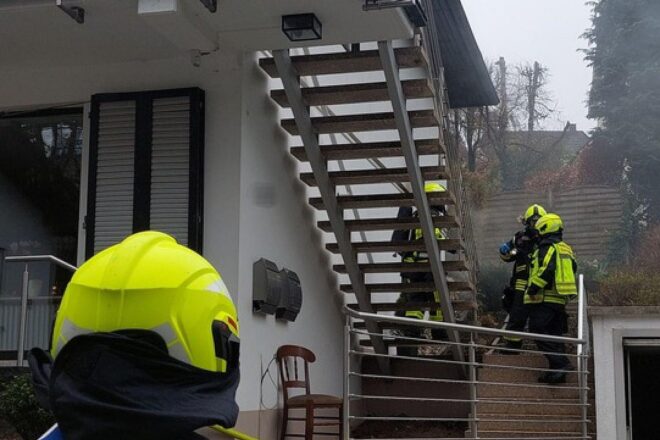 Küchenbrand in Schwelm – Zwei Bewohnerinnen mit Rauchvergiftung