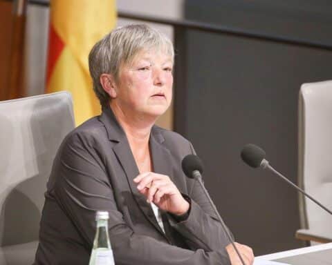 Hanna Naber, Landtagspräsidentin, sollte historische Bibliotheken in Holzminden besuchen, Veranstaltung abgesagt.