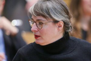 Linke fordert bessere Finanzierung für freie Schulen in Thüringen Ulrike Grosse-Röthig im Thüringer Landtag, diskutiert Bildungsgerechtigkeit für freie Schulen.