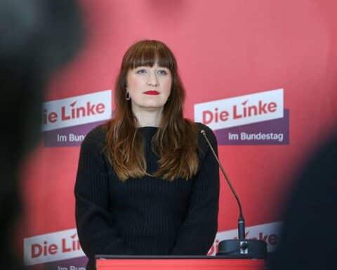Heidi Reichinnek diskutiert Rentenpaket, kritisiert Unionspolitik, fordert gerechtere Renten für Senioren.