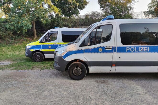 Lkw-Fahrer flüchtet nach tödlichem Unfall mit Fußgängerin in Berlin-Weißensee