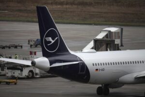 Lufthansa-Maschine bereit für Kooperation mit Bundeswehr im Krisenfall und Sicherheitsfragen.