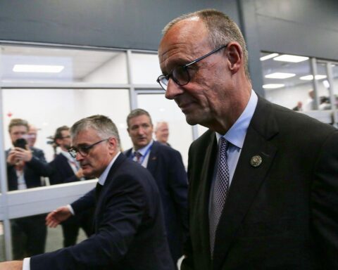 Friedrich Merz und Stefan Kornelius besprechen Sicherheitslage der Ukraine beim G20-Gipfel in Johannesburg.