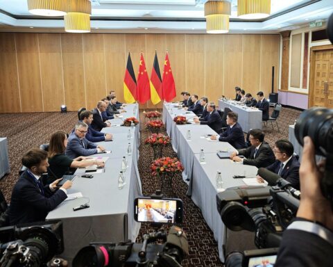 Friedrich Merz und Li Qiang im Gespräch während des G20-Gipfels in Südafrika.