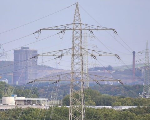 Industrieanlagen im Ruhrgebiet, Symbol für energieintensive Sektoren und zukünftige Strompreisentlastung.