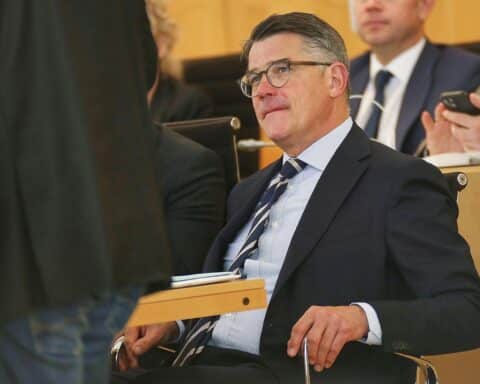 Boris Rhein gedenkt der Kriegsoff Opfer und ruft zu Frieden und Demokratie auf.