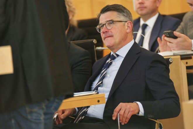 Ministerpräsident Rhein mahnt zu Friedensengagement am Volkstrauertag