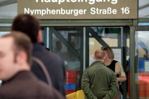 Eingang zum Münchener Strafjustizzentrum, Ort des Verfahrens gegen Lydia G. wegen Terrorverdachts.