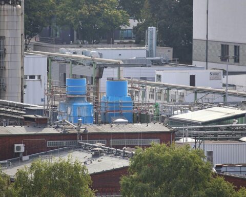 Chemie-Anlagen in Nordrhein-Westfalen, die den hohen Energieverbrauch der Industrie verdeutlichen.