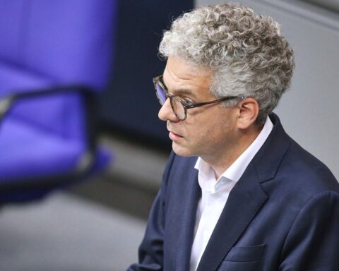 Stefan Nacke diskutiert Rentenkonflikt im Bundestag, unterstützt Junge Union, betont Verhandlungen.